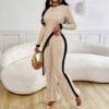 طقم نسائي أنيق مكون من تيشيرت بأكمام طويلة وفتحة جانبية وبنطال